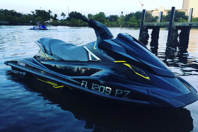 1 Hour Jet Ski Rental in Fort Lauderdale - What’s Included: Life Jackets, Water-Tight Bags, and a Photo