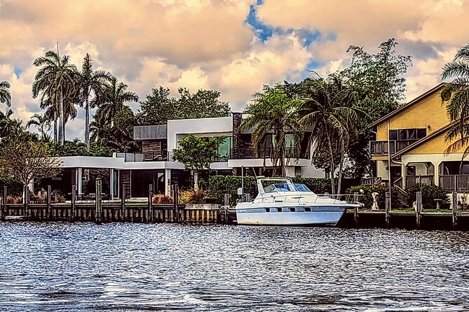 1 Hour Private Boat Tour in Fort Lauderdale Up to 12 people - Music onboard with Bluetooth: a small feature that really helps