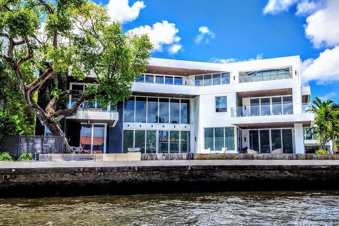 3 hours - Fort Lauderdale Scenic Boat Tour - max 6 pax - Who’s in your boat? The max-6 group size that keeps things chill