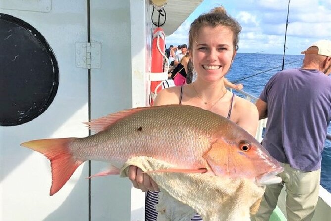 4-Hour Day or Night-Time Reef Bottom Fishing Charter in Fort Lauderdale - Photo moment and getting your catch cooked
