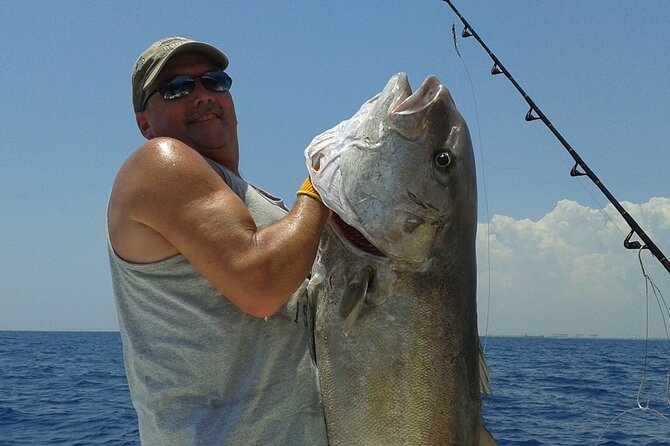 Deep sea fishing charters in Fort Lauderdale aboard 52' Hatteras - Your day on the water: 4 hours, real movement, and fish prepared for dinner