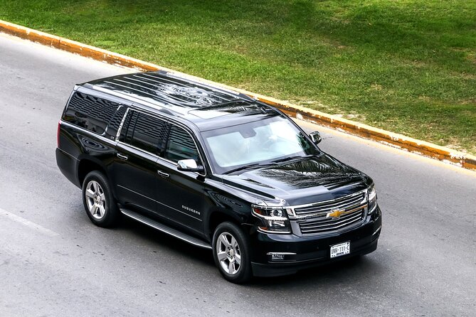 Fort Lauderdale Airport Private Sprinter (up to 14 passengers) - Comfort on a short ride: water, WiFi, and a clean sprinter