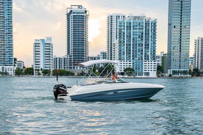 Fort Lauderdale Boat Tour Adventure - Onboard Vibe: Coolers, Easy Conversation, and Captain Breezy’s Stories