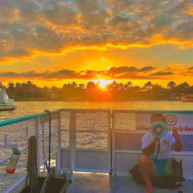 Fort Lauderdale: Holiday Lights Tour with Downtown Views - Sunset versus lights: the sandbar swim run and the 7pm city cruise