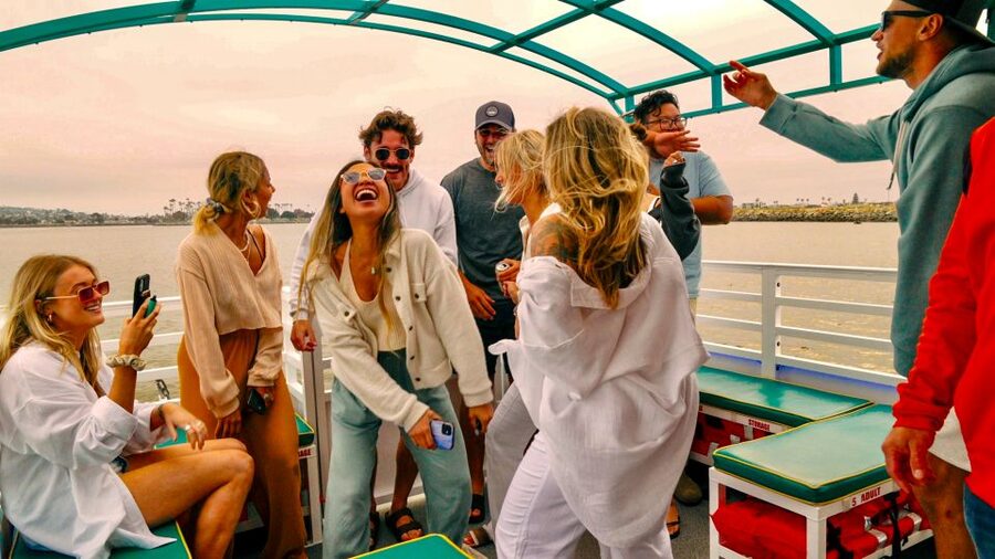 Fort Lauderdale: Holiday Lights Tour with Downtown Views - Soundtrack, dancing, and staying comfortable on the water