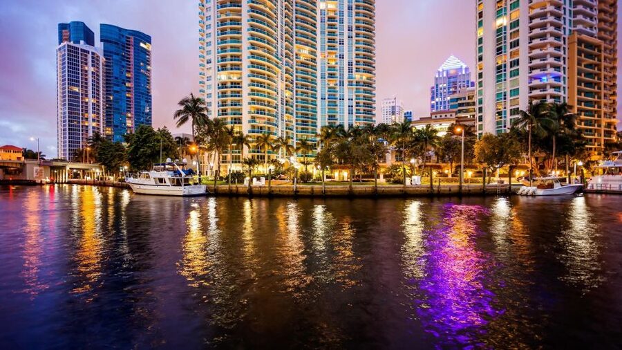 Fort Lauderdale: Night Cruise Through the Venice of America - What you’ll spot along the waterfront: yachts, mansions, and city lights