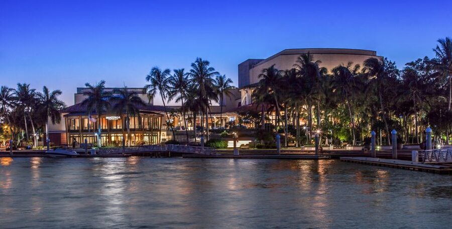 Fort Lauderdale: Night Cruise Through the Venice of America - Music, Bluetooth, and BYO snacks: making it your cruise