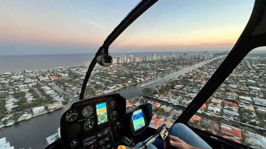 Fort Lauderdale : Romantic Champagne Helicopter Flight Tour - The meeting-to-finish flow: what your hour will feel like