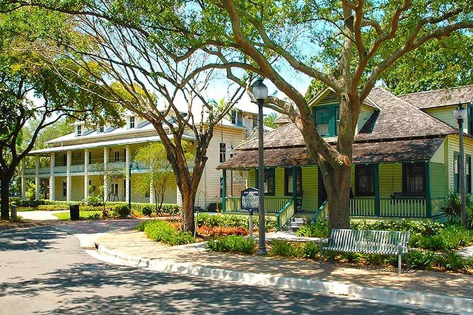 History Museum, Pioneer House Museum & Schoolhouse Museum - Tour guides and pacing: why the same route can feel different