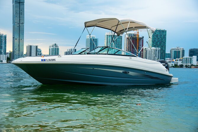 Private Moon-Watch Boat Cruise in Fort Lauderdale - Las Olas Boulevard Stop: Downtown Charm in 15 Minutes