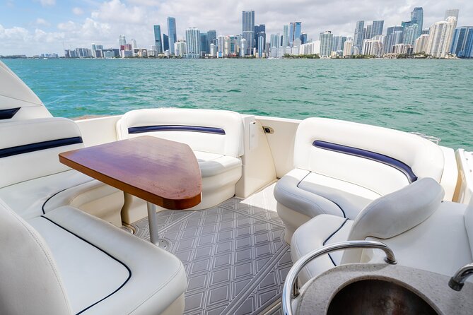 Private tour for 12 people on a 40 ft Yacht, Ft Lauderdale bay - Onboard extras that make a difference (sound, cabin space, and the water-mat effect)