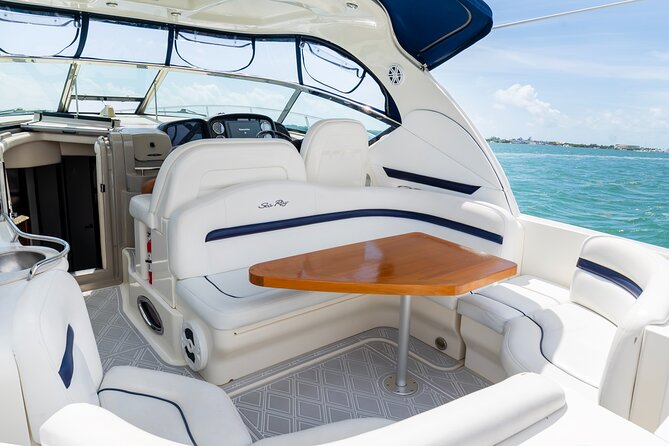 Private tour for 12 people on a 40 ft Yacht, Ft Lauderdale bay - Booking rules that can surprise you (bareboat agreement + lead traveler)