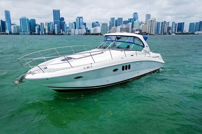 Private tour for 12 people on a 40 ft Yacht, Ft Lauderdale bay - Choosing the best charter length: 2, 4, or 6 hours